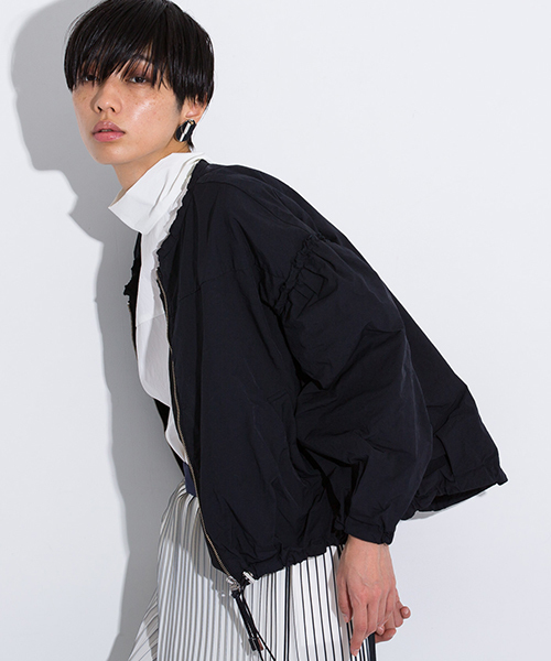 STUDIOUS(ステュディオス)の「ギャザースリーブブルゾン(ブルゾン・レディース・キャメル/ネイビー・1)」の20枚目の写真