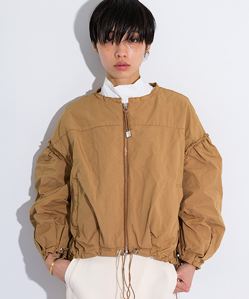 STUDIOUS(ステュディオス)の「ギャザースリーブブルゾン(ブルゾン・レディース・キャメル/ネイビー・1)」の21枚目の写真