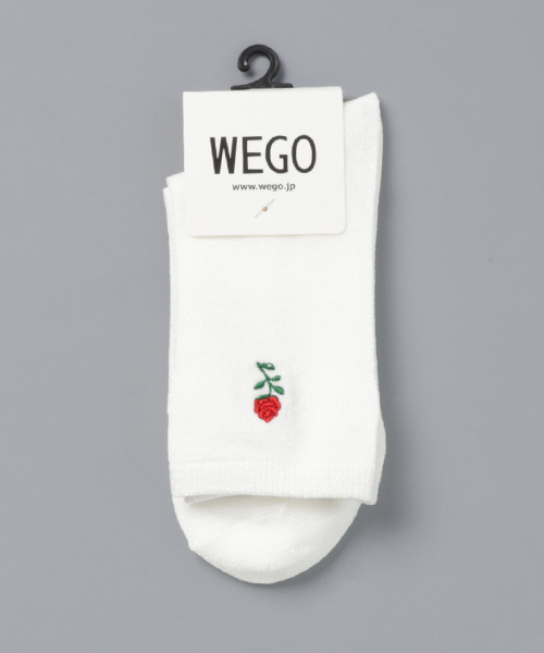 WEGO（ウィゴー）の「WEGO/バラ刺繍ラメソックス（ソックス/靴下・レディース・ブラック/ホワイト/パープル/その他1/シルバー/サックスブルー/レッド・FREE）」の2枚目の写真