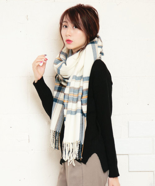 KOBE LETTUCE(コウベレタス)の「テールカットミドルゲージハイネックニットトップス(ニット/セーター・レディース・ブラック/ネイビー/オフホワイト/ピンク/イエロー・FREE)」の12枚目の写真