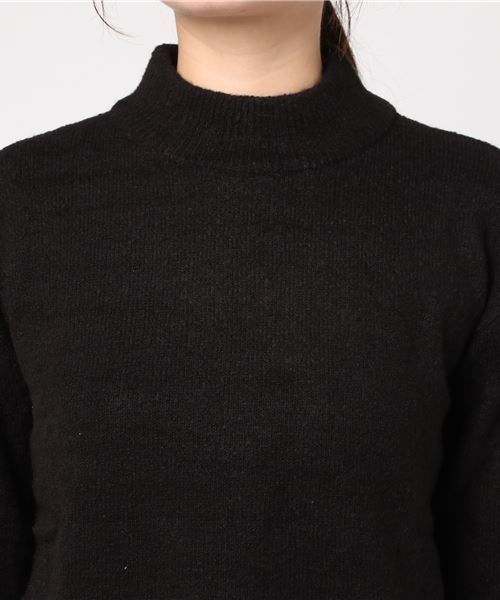 KOBE LETTUCE(コウベレタス)の「テールカットミドルゲージハイネックニットトップス(ニット/セーター・レディース・ブラック/ネイビー/オフホワイト/ピンク/イエロー・FREE)」の8枚目の写真