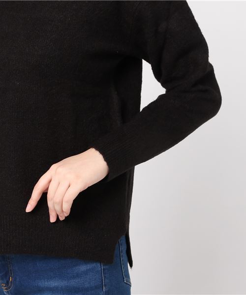 KOBE LETTUCE(コウベレタス)の「テールカットミドルゲージハイネックニットトップス(ニット/セーター・レディース・ブラック/ネイビー/オフホワイト/ピンク/イエロー・FREE)」の9枚目の写真