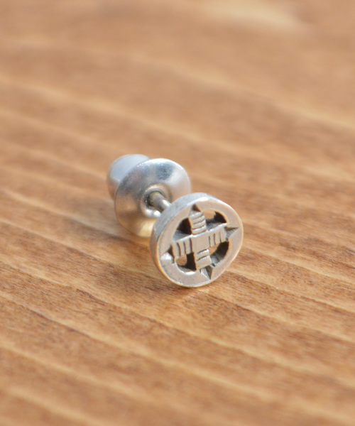 SunKu(サンク)の「39/サンク MDW Silver Pierce(ピアス(片耳用)・メンズ・シルバー・FREE)」の4枚目の写真