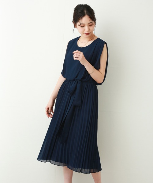 MARLENE JOBERT（マルレーヌ　ジョベル）の「サッシュベルト付　プリーツドレスワンピース（ドレス・レディース・ブラック/ネイビー/グレー/エメラルド・L/M）」の5枚目の写真