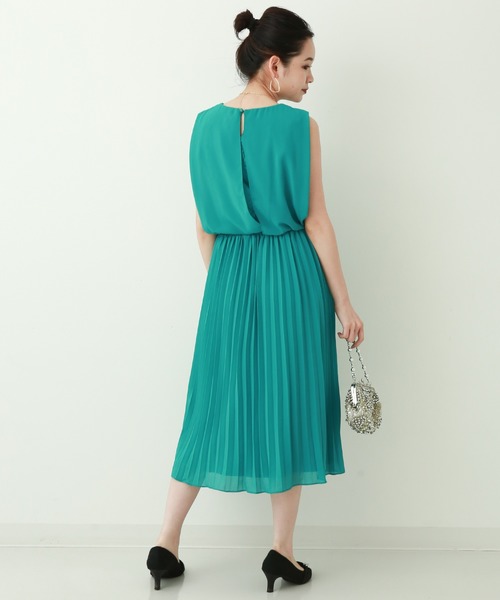 MARLENE JOBERT（マルレーヌ　ジョベル）の「サッシュベルト付　プリーツドレスワンピース（ドレス・レディース・ブラック/ネイビー/グレー/エメラルド・L/M）」の18枚目の写真