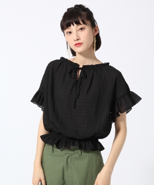 LOWRYS FARM(ローリーズファーム)の「2WAYシャーリングブラウス 787665 (シャツ/ブラウス・レディース・オフホワイト/イエロー/ブルー/ブラック・LARGE/MEDIUM)」の1枚目の写真