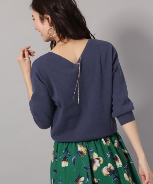 Andemiu（アンデミュウ）の「アクセツキＶネックプルオーバー7分袖787750（ニット/セーター・レディース・ライトグレー/ネイビー/オフホワイト/イエロー/グリーン・FREE）」の4枚目の写真