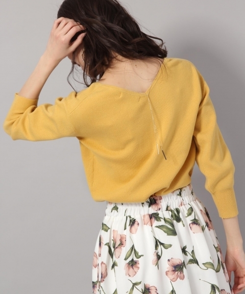 Andemiu（アンデミュウ）の「アクセツキＶネックプルオーバー7分袖787750（ニット/セーター・レディース・ライトグレー/ネイビー/オフホワイト/イエロー/グリーン・FREE）」の5枚目の写真