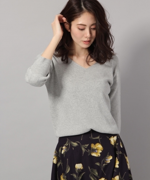 Andemiu（アンデミュウ）の「アクセツキＶネックプルオーバー7分袖787750（ニット/セーター・レディース・ライトグレー/ネイビー/オフホワイト/イエロー/グリーン・FREE）」の2枚目の写真