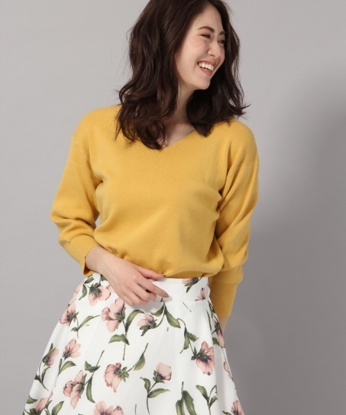 Andemiu（アンデミュウ）の「アクセツキＶネックプルオーバー7分袖787750（ニット/セーター・レディース・ライトグレー/ネイビー/オフホワイト/イエロー/グリーン・FREE）」の9枚目の写真