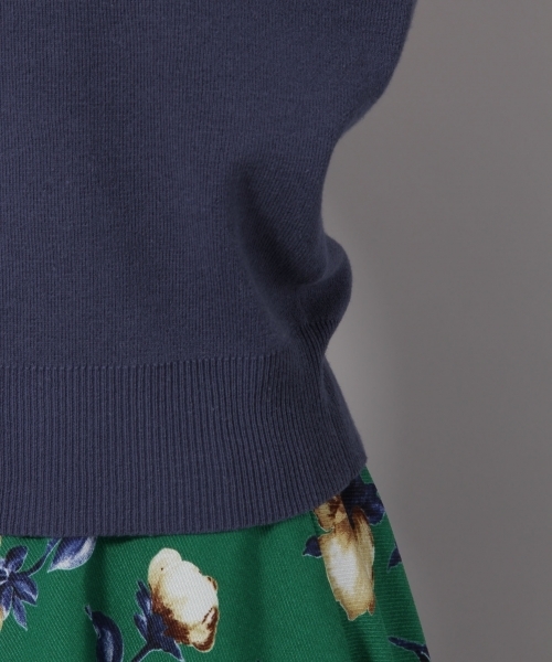 Andemiu（アンデミュウ）の「アクセツキＶネックプルオーバー7分袖787750（ニット/セーター・レディース・ライトグレー/ネイビー/オフホワイト/イエロー/グリーン・FREE）」の10枚目の写真