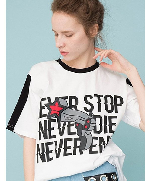 BABLETWO(ビーエイブルトゥー)の「【B ABLE TWO 】ネバーグラフィックTシャツ(Tシャツ/カットソー・レディース・ホワイト/ブラック・FREE)」の3枚目の写真