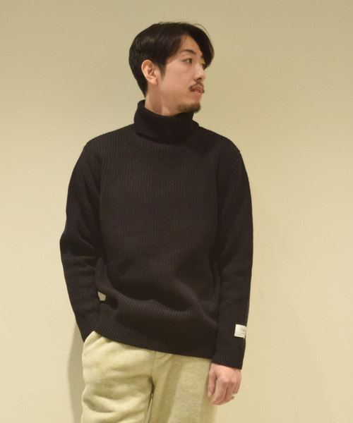 GLOSTER（グロスター）の「片畦タートルネックニット（ニット/セーター・メンズ・ホワイト/ブラック・M/L/S/XL）」の2枚目の写真