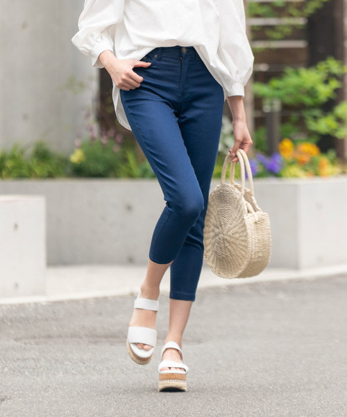 Newlyme（ニューリーミー）の「超ストレッチクロップドスキニーパンツ（その他パンツ・レディース・ベージュ系その他/ブルー/ホワイト/インディゴブルー/カーキ/ブラック・LARGE/MEDIUM/SMALL/X-LARGE）」の5枚目の写真