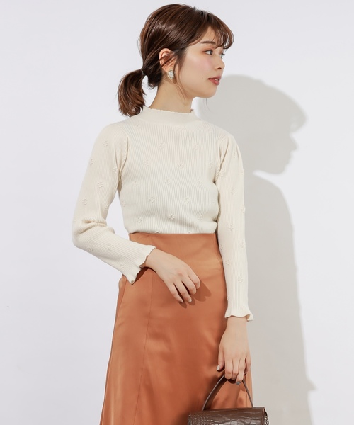 natural couture(ナチュラルクチュール)の「フラワー刺繍リブトップス/セットアップ(ニット/セーター・レディース・アイボリー/ネイビー/ピンク・FREE)」の3枚目の写真