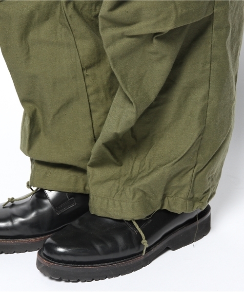 BEAMS(ビームス)の「MILITARY / M-65 Field PANTS(カーゴパンツ・メンズ・オリーブ・ONE SIZE)」の2枚目の写真