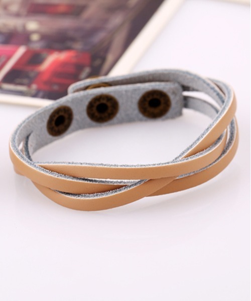 Fun & Daily(ファンアンドデイリー)の「F&D : Triple Twist Leather Bracelet(ブレスレット・メンズ・ブラック/ブラウン/ライトブラウン/ホワイト/ダークブラウン/ベージュ/ブラウン系その他・FREE)」の7枚目の写真