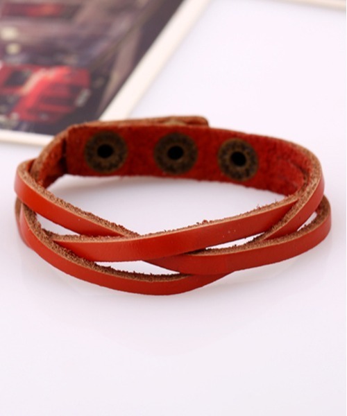 Fun & Daily(ファンアンドデイリー)の「F&D : Triple Twist Leather Bracelet(ブレスレット・メンズ・ブラック/ブラウン/ライトブラウン/ホワイト/ダークブラウン/ベージュ/ブラウン系その他・FREE)」の13枚目の写真