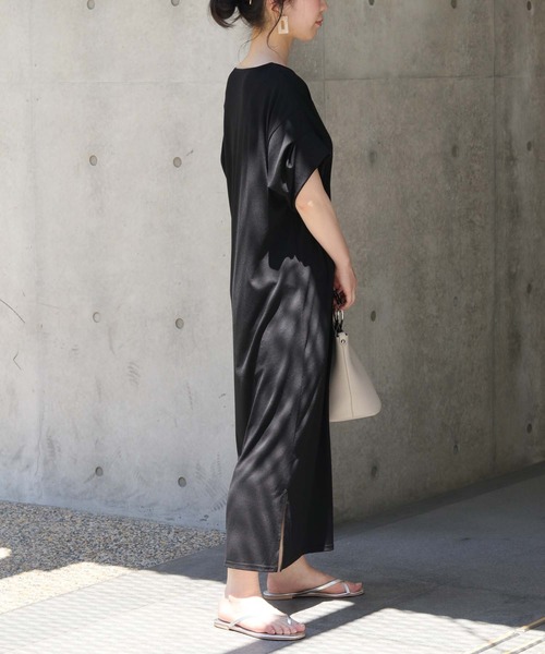 cheriella（シェリエラ）の「(入荷無し)【cheriella】ボリューム袖COOLタッチスリットワンピース（ワンピース・レディース・ブラック/ネイビー/カーキ/モカ・M）」の6枚目の写真