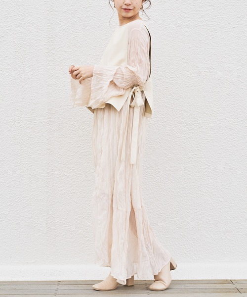 Chico（チコ）の「レザーベスト付きプリーツロングワンピース（ワンピース・レディース・ライトベージュ/ライトグレー/アイボリー・FREE）」の6枚目の写真