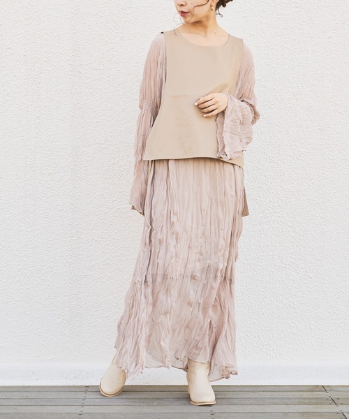 Chico（チコ）の「レザーベスト付きプリーツロングワンピース（ワンピース・レディース・ライトベージュ/ライトグレー/アイボリー・FREE）」の11枚目の写真