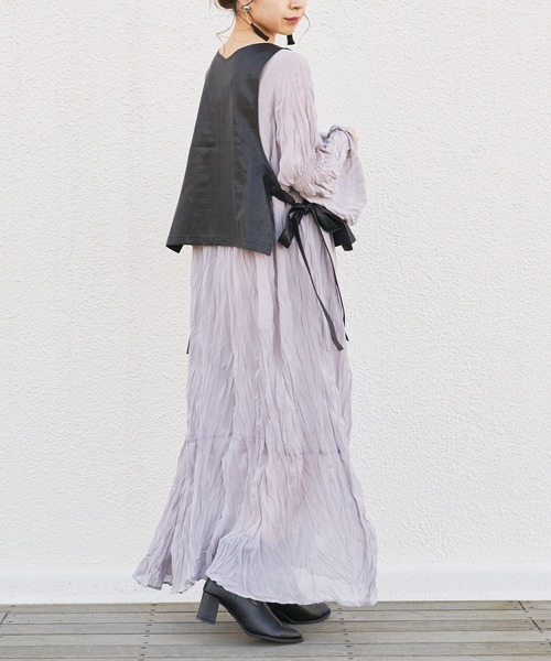 Chico（チコ）の「レザーベスト付きプリーツロングワンピース（ワンピース・レディース・ライトベージュ/ライトグレー/アイボリー・FREE）」の17枚目の写真