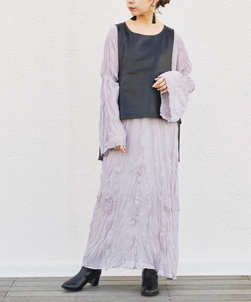 Chico（チコ）の「レザーベスト付きプリーツロングワンピース（ワンピース・レディース・ライトベージュ/ライトグレー/アイボリー・FREE）」の15枚目の写真