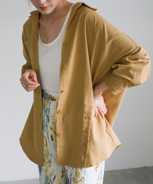 select MOCA（セレクトモカ）の「2021 SS アシンメトリースリットボタンシャツ（シャツ/ブラウス・レディース・マスタード/オレンジ/ホワイト・FREE）」の2枚目の写真