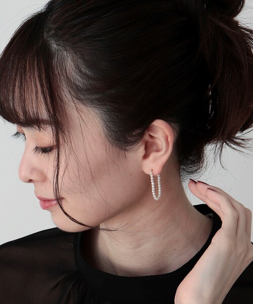 COCOSHNIK(ココシュニック)の「K10パールチェーン フープピアス大(ピアス(両耳用)・レディース・シルバー系・00)」の9枚目の写真
