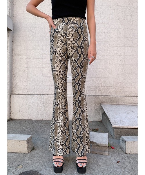 EGOIST（エゴイスト）の「アニマル柄スリムフレアパンツⅡ（その他パンツ・レディース・ホワイト/グレー・FREE）」の19枚目の写真