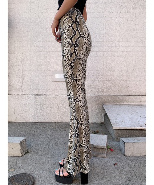 EGOIST（エゴイスト）の「アニマル柄スリムフレアパンツⅡ（その他パンツ・レディース・ホワイト/グレー・FREE）」の5枚目の写真