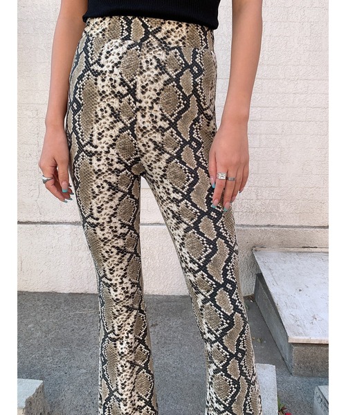 EGOIST（エゴイスト）の「アニマル柄スリムフレアパンツⅡ（その他パンツ・レディース・ホワイト/グレー・FREE）」の11枚目の写真