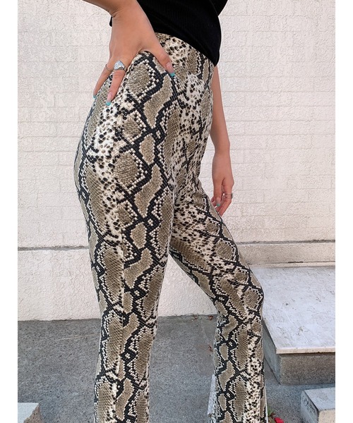 EGOIST（エゴイスト）の「アニマル柄スリムフレアパンツⅡ（その他パンツ・レディース・ホワイト/グレー・FREE）」の14枚目の写真