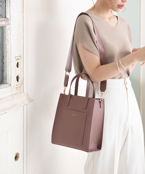 Newlyme（ニューリーミー）の「スクエア2WAYトートバッグ（ショルダーバッグ・レディース・ブラック/ベージュ/ブラウン/グレー/ブルー/ブラック系その他/ブラウン系その他/パイソン/ブラウン系その他3/ベージュ系その他/ブラック系その他2/ブラウン系その他2・FREE）」の16枚目の写真