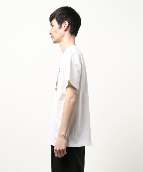 CONVERSE STARS（コンバーススターズ）の「スーベニア風ダイナソーTシャツ（Tシャツ/カットソー・メンズ・ホワイト・LARGE/MEDIUM）」の2枚目の写真