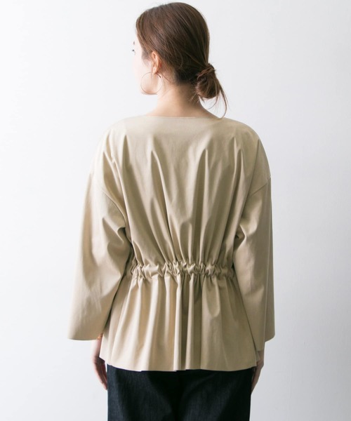 URBAN RESEARCH（アーバンリサーチ）の「フェイクスエードショート丈コーディガン∴（ノーカラージャケット・レディース・ベージュ/ネイビー・FREE）」の5枚目の写真