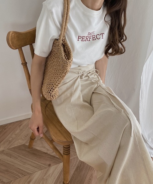 JUNOAH（ジュノア）の「麻混ロングスカートサロペット（サロペット/オーバーオール・レディース・ブラック/アイボリー/モカ/グレイッシュベージュ・FREE）」の21枚目の写真