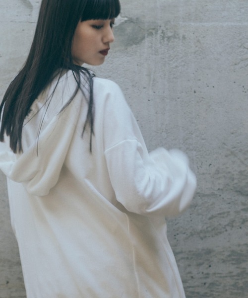 Romansual（ロマンシュアル）の「Romansual/ロゴ刺繍スウェットパーカ（パーカー・レディース・ホワイト/ブラック/ピンク・FREE）」の4枚目の写真
