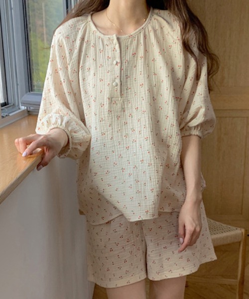 DAY CLOSET(デイ クローゼット)の「レディース 半袖小粒チェリー柄ルームウェア 上下2点セット(ルームウェア/パジャマ・レディース・ベージュ・L/M)」の5枚目の写真