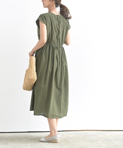 rps（アールピーエス）の「フラワーシフリワンピース（ワンピース・レディース・ベージュ/ネイビー/カーキ・M）」の5枚目の写真