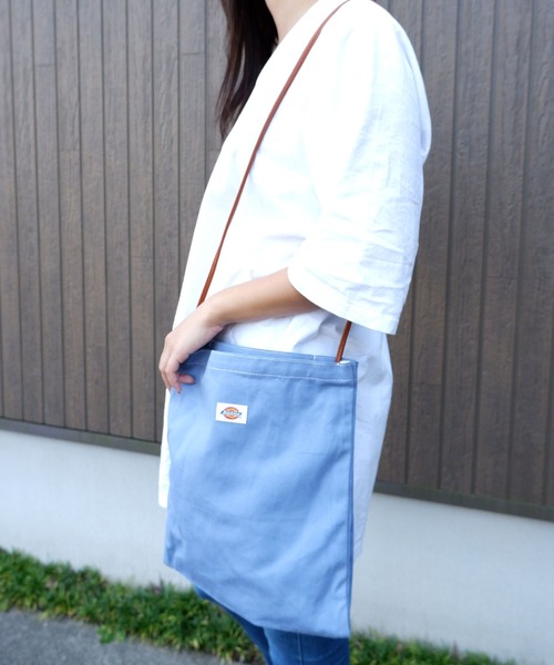 Dickies(ディッキーズ)の「Dickies TWO ROOMS CANVAS SHOULDERBAG(ショルダーバッグ・メンズ・サックスブルー/ライトブラウン/ブラック/オフホワイト・FREE)」の1枚目の写真