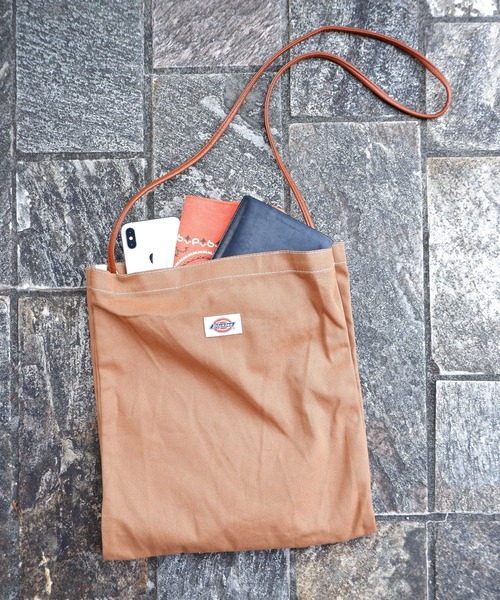 Dickies(ディッキーズ)の「Dickies TWO ROOMS CANVAS SHOULDERBAG(ショルダーバッグ・メンズ・サックスブルー/ライトブラウン/ブラック/オフホワイト・FREE)」の4枚目の写真