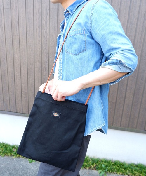 Dickies(ディッキーズ)の「Dickies TWO ROOMS CANVAS SHOULDERBAG(ショルダーバッグ・メンズ・サックスブルー/ライトブラウン/ブラック/オフホワイト・FREE)」の3枚目の写真