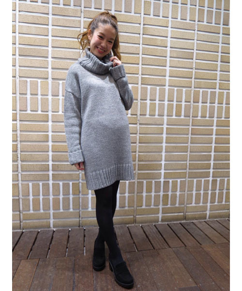 Chico（チコ）の「オフタートルロングニット（ニット/セーター・レディース・ホワイト/グレー/ブラック・FREE）」の3枚目の写真