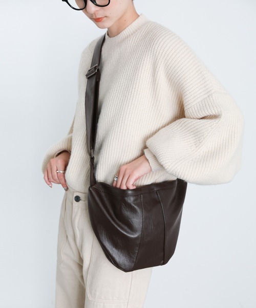 select MOCA(セレクトモカ)の「フェイクレザーショルダーバッグ(ショルダーバッグ・レディース・ブラック/ダークブラウン/アイボリー・FREE)」の3枚目の写真