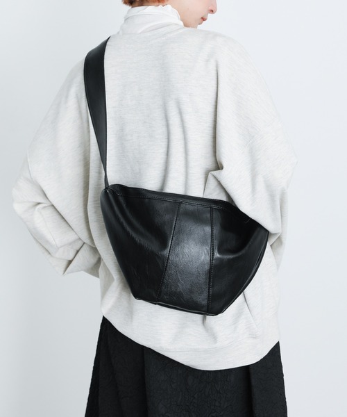 select MOCA(セレクトモカ)の「フェイクレザーショルダーバッグ(ショルダーバッグ・レディース・ブラック/ダークブラウン/アイボリー・FREE)」の2枚目の写真