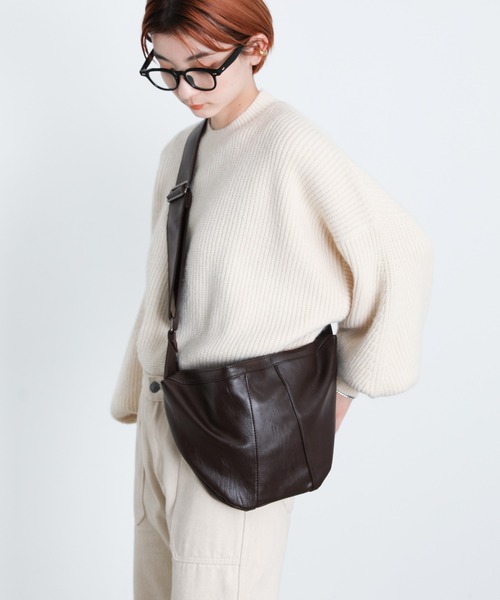 select MOCA(セレクトモカ)の「フェイクレザーショルダーバッグ(ショルダーバッグ・レディース・ブラック/ダークブラウン/アイボリー・FREE)」の7枚目の写真