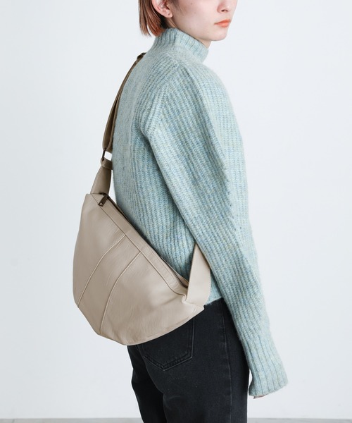 select MOCA(セレクトモカ)の「フェイクレザーショルダーバッグ(ショルダーバッグ・レディース・ブラック/ダークブラウン/アイボリー・FREE)」の21枚目の写真