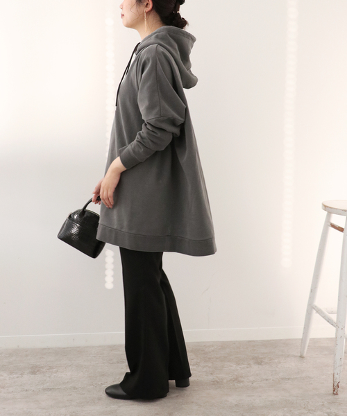 Simplicite（サンプリシテ）の「HEAVYOVER ピグメントフードプルオーバー◆（パーカー・レディース・ブラウン/サックスブルー/ベージュ/ブラック・FREE）」の7枚目の写真