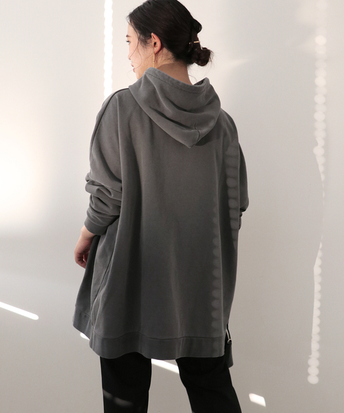 Simplicite（サンプリシテ）の「HEAVYOVER ピグメントフードプルオーバー◆（パーカー・レディース・ブラウン/サックスブルー/ベージュ/ブラック・FREE）」の8枚目の写真